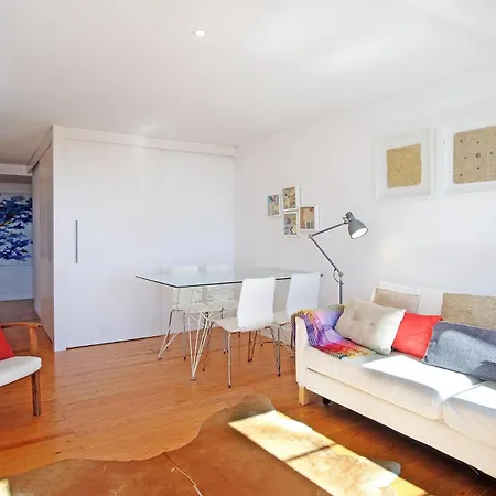 Dpj Comfort & Light In Downtown! With A Stunning View! * Lissabon